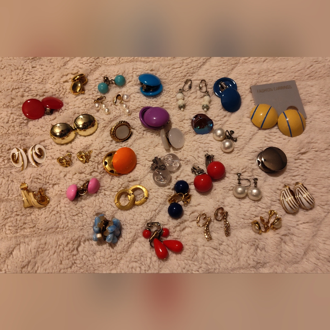 Vintage Clip Earrings Bundle 30prs 30$